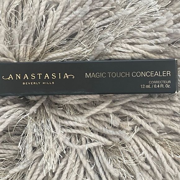 Anastasia Beverly Hills Magic Touch Concealer Shade 5 - Picture 2 of 8